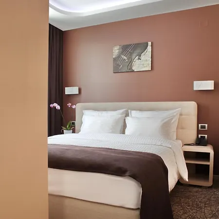 Garni Aveny Hotel 4*