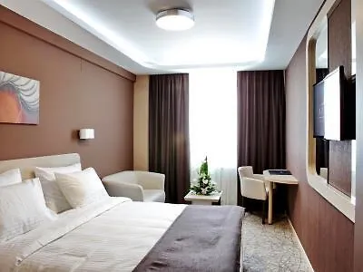 阿维尼加尼酒店